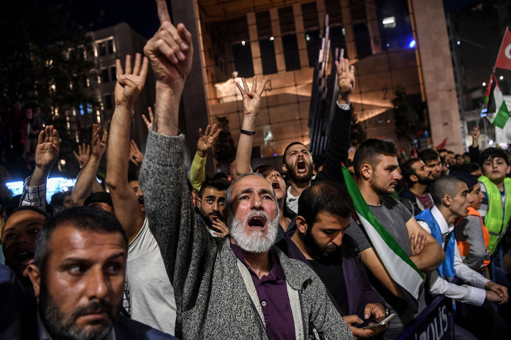 Sedikitnya 55 warga Palestina tewas akibat bentrok dengan tentara Israel dalam protes pembukaan Kedutaan Besar Amerika Serikat di Jerusalem, Senin, 14 Mei 2018. AS secara resmi memindahkan kedubes mereka dari Tel Aviv ke Jerusalem. Afp Photo/Ozan Kose