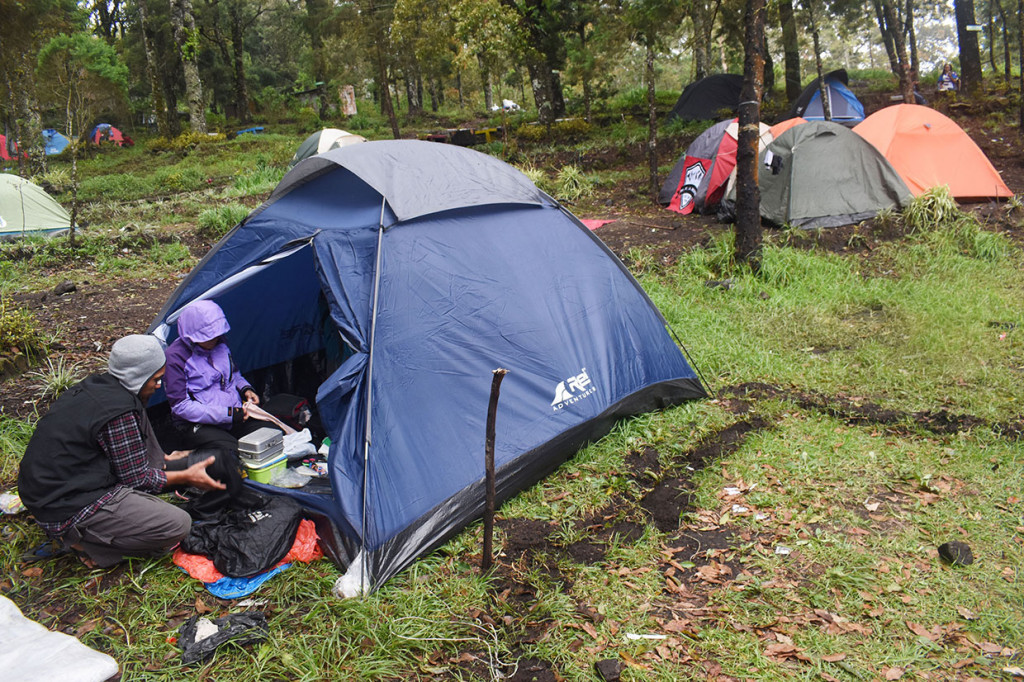 Menurunnya jumlah pendaki Gunung Lawu pada masa pergantian Tahun tersebut antara lain disebabkan oleh cuaca buruk dan karena ada libur panjang sebelum tahun baru.