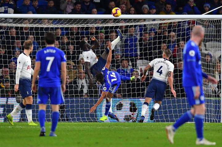 Tempo permainan menurun pada babak kedua. Peluang yang didapat striker Cardiff Bobby Reid masih dapat digagalkan pemain belakang Spur Davinson Sanchez.