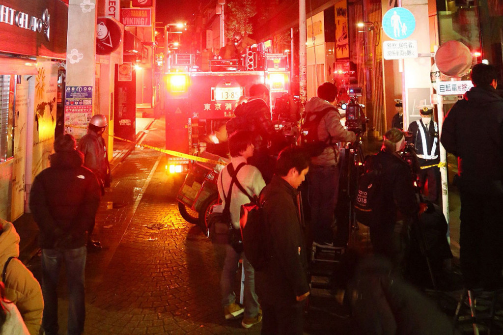 Sembilan orang terluka, satu di antaranya serius setelah seorang pria dengan sengaja menabrakkan mobilnya ke kerumunan orang yang tengah merayakan malam pergantian tahun di jalan terkenal di Tokyo tersebut.