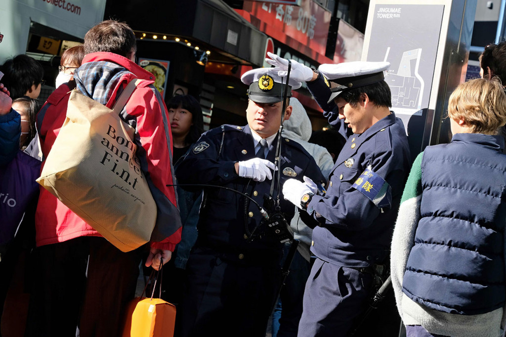 Pihak berwajib tengah menyelidiki motif pelaku.