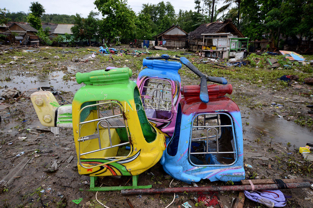 Saksi-saksi bisu itupun kini teronggok, terabaikan, ditinggal penggemar setianya yang hingga kini pun masih belum tentu nasib kejelasannya.