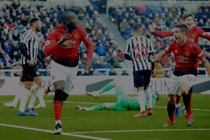 MU akhirnya berhasil memecah kebuntuan pada menit ke-64 lewat pemain pengganti Romelu Lukaku. Hanya 38 detik setelah masuk lapangan Lukaku menjebol gawang Newcastle memanfaatkan kesalahan kiper Martin Dubravka yang gagal menangkap bola tendangan bebas Marcus Rashford.