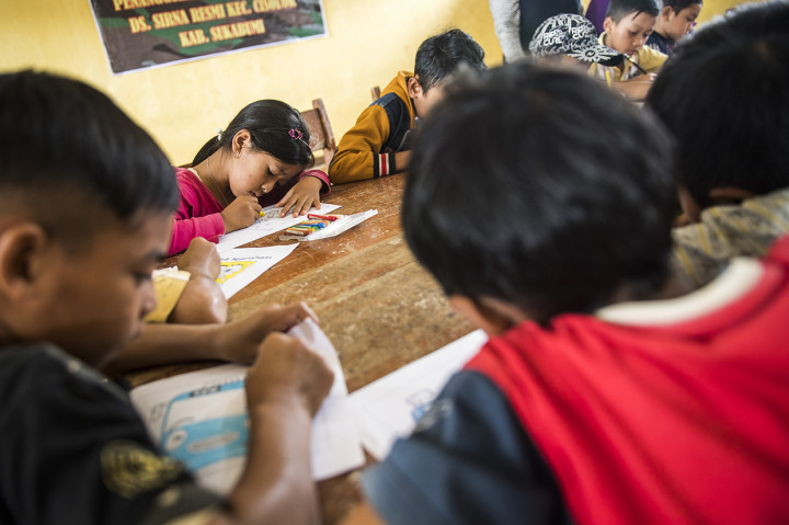 Kegiatan tersebut dilakukan sebagai trauma healing (pemulihan trauma) bagi anak-anak korban bencana alam tanah longsor. 