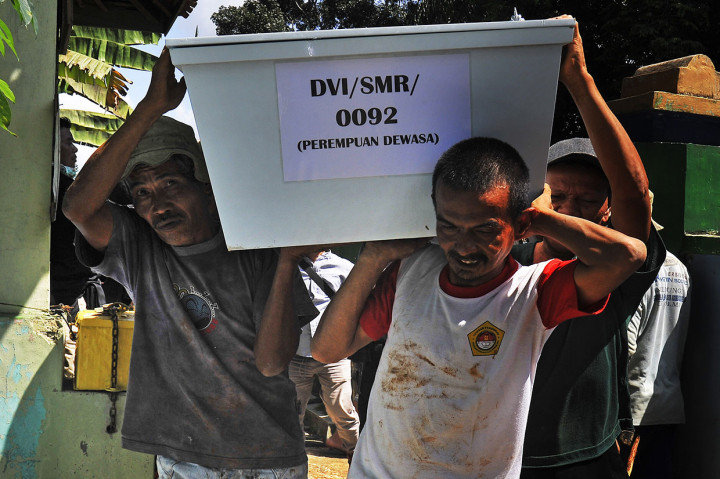 Lima jenazah korban tsunami yang evakuasi dari sejumlah lokasi di pesisir pantai Pandeglang tersebut tidak teridentifikasi karena kondisinya sudah rusak dan sulit dikenali. Ditambah lima jenazah tersebut sudah 12 hari berada di RSUD Berkah Pandeglang.
