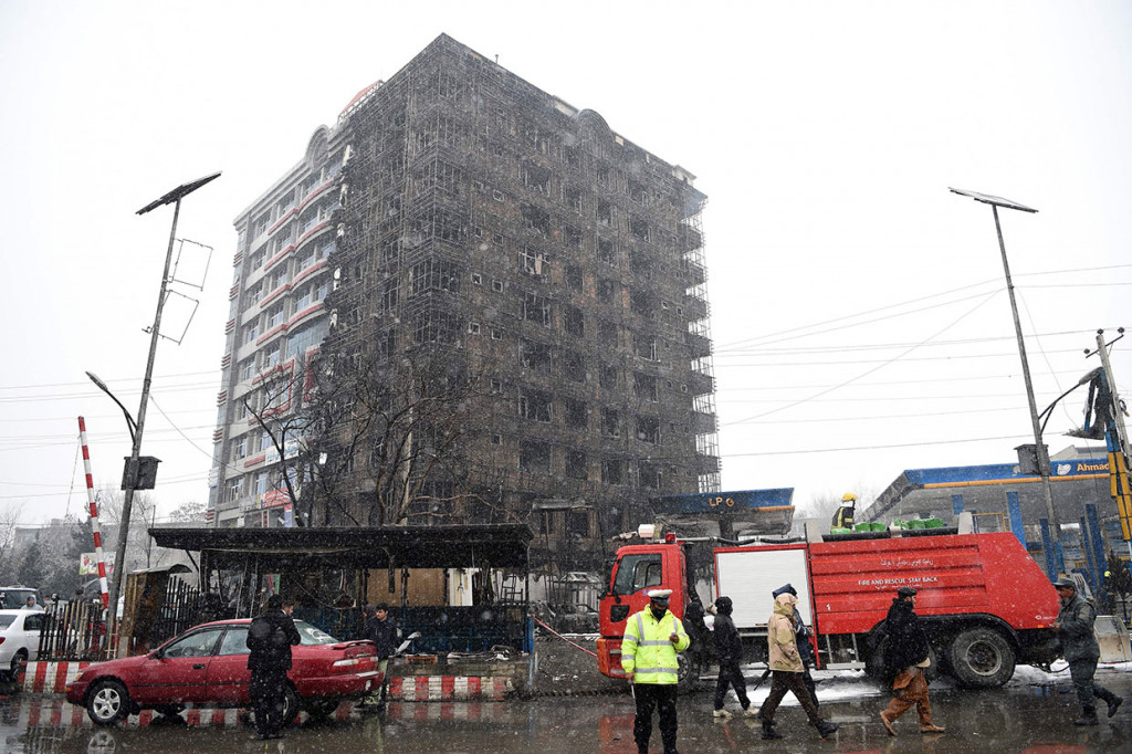 Kebakaran di SPBU di wilayah Makroyan tersebut cepat menyebar ke apartemen di dekatnya setelah truk tanki berisi bensin tersebut turut terbakar.