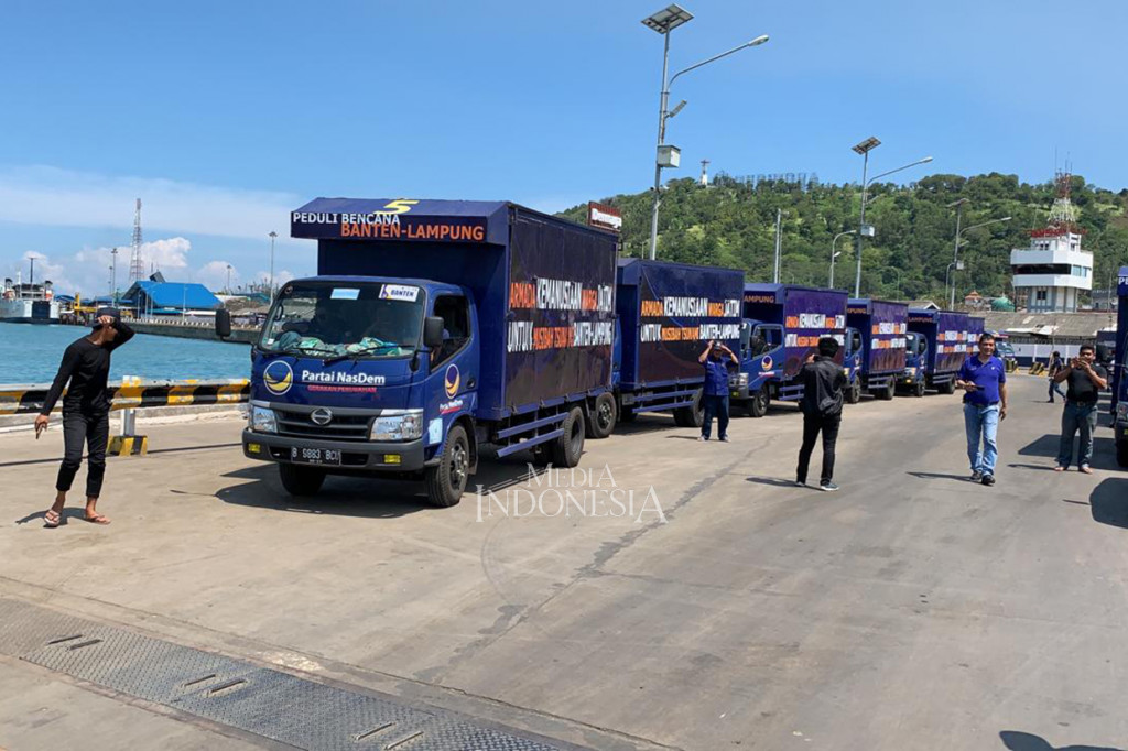 DPW Partai NasDem Jawa Timur memberangkatkan 38 Truk bantuan sembako yang diterima dari Warga Jatim untuk Korban Tsunami Lampung dan Banten.