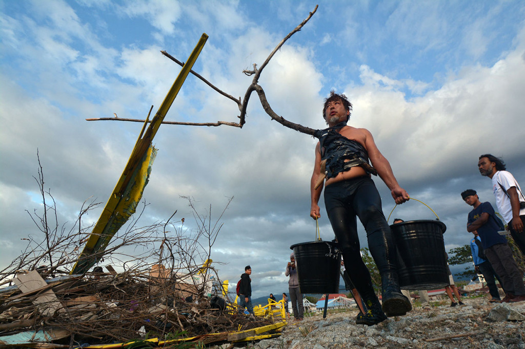 Gempa bumi, tsunami, dan likuifaksi yang melanda Kota Palu pada 28 September 2018 mengakibatkan 2.101 orang tewas, 1.373 orang hilang, dan 206.219 orang harus mengungsi. Sementara likuifaksi menenggelamkan sekitar 1.700 rumah di kawasan perumahan padat penduduk.