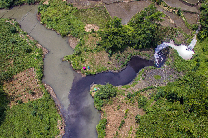 Pada 2014, sebuah media Inggris menayangkan laporan dokumenter soal pencemaran Sungai Citarum yang berjudul 'Unreported World, The World's Dirtiest River'. Hal itu senada dengan data dari Dinas Lingkungan Hidup yang menyebutkan bahwa setiap harinya Sungai Citarum menerima 1.500 ton sampah baik dari sampah rumah tangga maupun limbah industri.