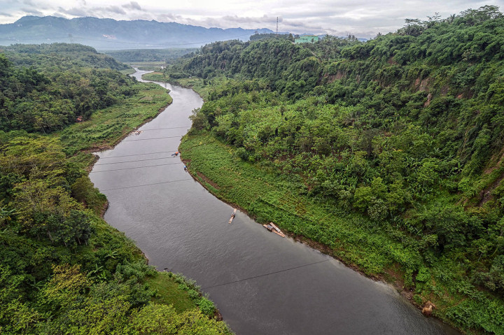 Presiden Joko Widodo menargetkan dalam kurun waktu tujuh tahun, air dari daerah aliran sungai (DAS) Citarum yang memiliki luas 721.945,66 hektar dapat diminum oleh masyarakat. DAS ini menjadi penting karena menjadi sumber 80 persen kebutuhan air minum penduduk Jawa Barat.
