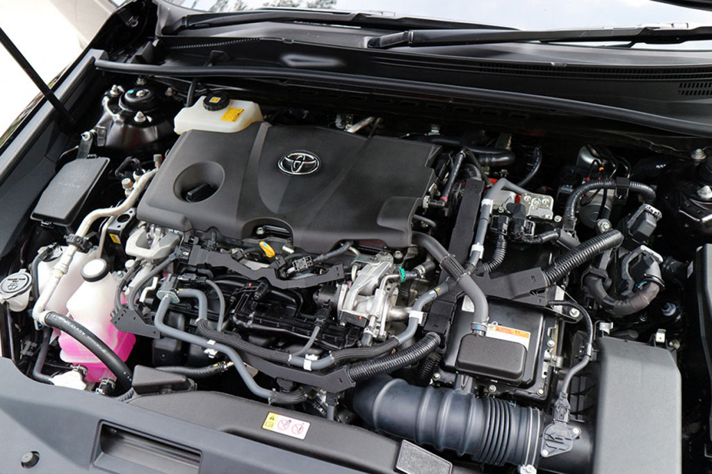 Sektor daya gedornya tersedia dua pilihan, model bermesin bensin atau hybrid.