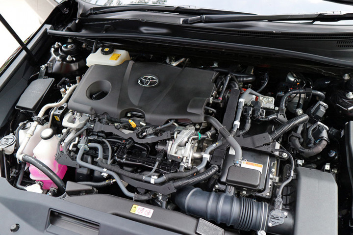 Sektor daya gedornya tersedia dua pilihan, model bermesin bensin atau hybrid.