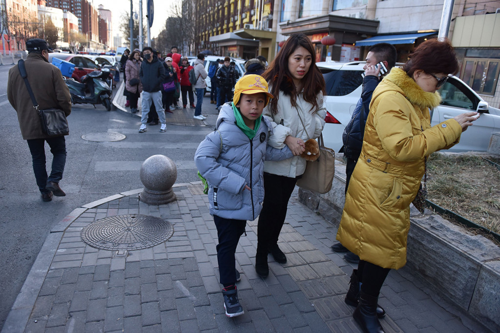 Pemerintah distrik Xicheng dalam pernyataan via media sosial menyebut sedikitnya 20 anak mengalami luka-luka dan telah dilarikan ke rumah sakit setempat untuk mendapatkan perawatan medis. 