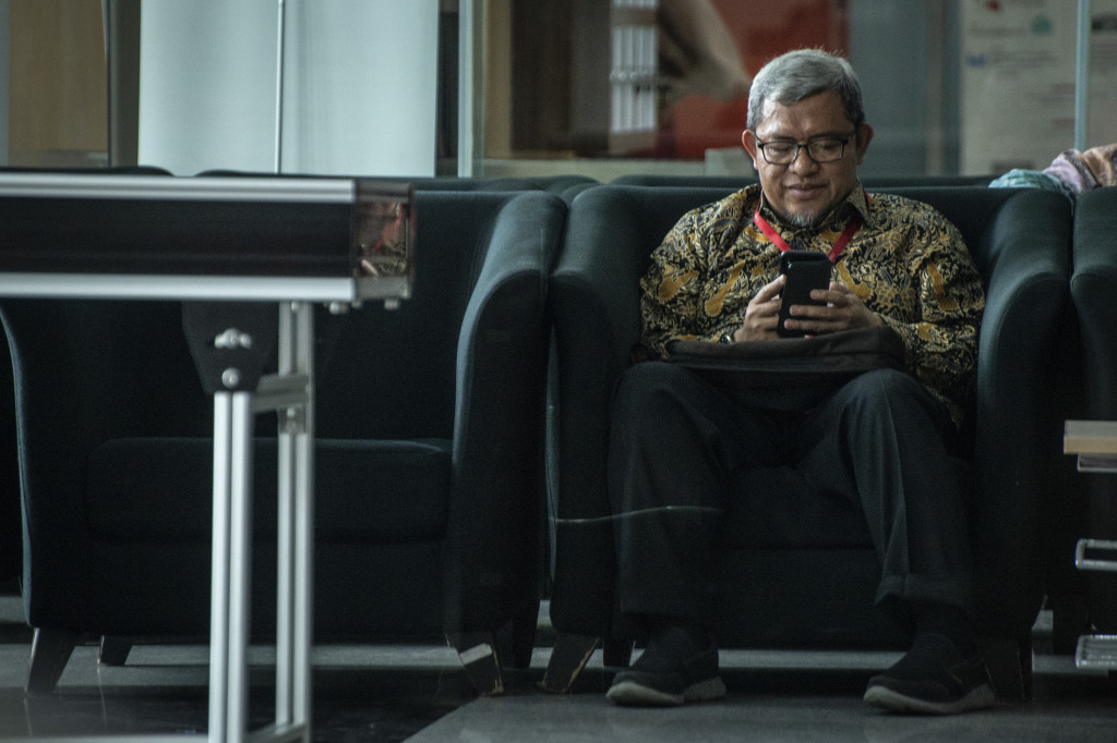 Aher tercatat dua kali tak memenuhi panggilan KPK. Pertama pada 20 Desember 2018 dan yang kedua pada Senin, 7 Januari 2019. Aher diperiksa menjadi saksi kasus dugaan suap terkait pemberian izin proyek Meikarta di Kabupaten Bekasi untuk tersangka Bupati nonaktif Bekasi Neneng Hassanah Yasin. Antara Foto/Aprillio Akbar