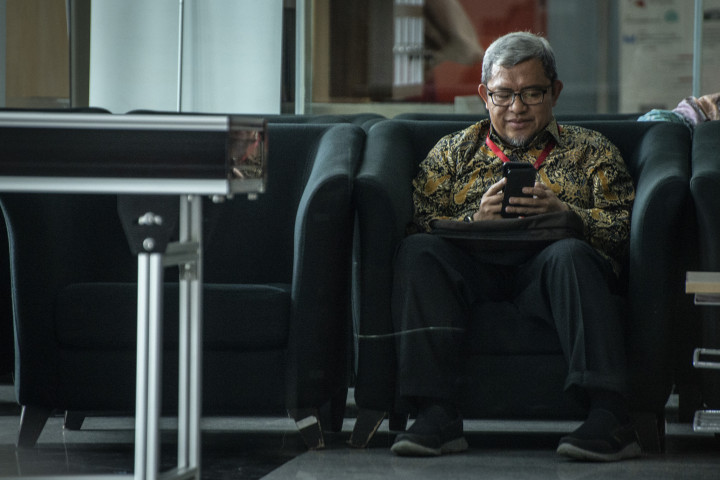 Aher tercatat dua kali tak memenuhi panggilan KPK. Pertama pada 20 Desember 2018 dan yang kedua pada Senin, 7 Januari 2019. Aher diperiksa menjadi saksi kasus dugaan suap terkait pemberian izin proyek Meikarta di Kabupaten Bekasi untuk tersangka Bupati nonaktif Bekasi Neneng Hassanah Yasin. Antara Foto/Aprillio Akbar