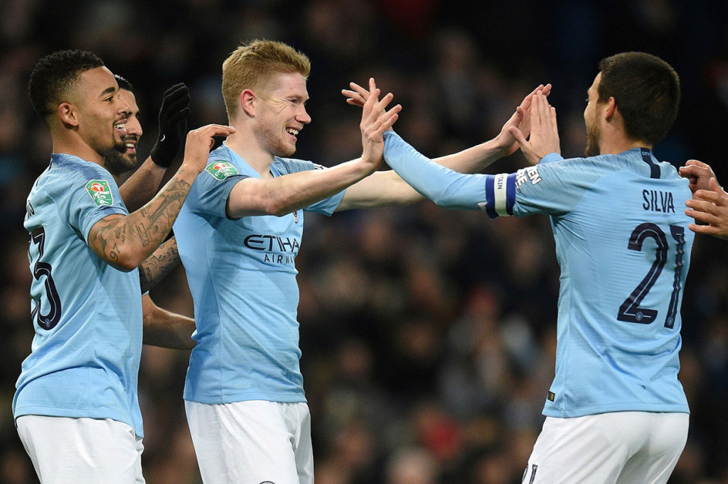 Kevin De Bruyne membuka keunggulan Manchester City saat laga baru berjalan lima menit menyambut umpan silang David Silva.