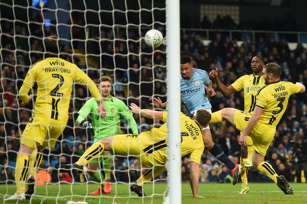 Sang juara bertahan lantas menggandakan keunggulan mereka pada menit ke-30 lewat sundulan Gabriel Jesus menyelesaikan bola muntah hasil tembakan Leroy Sane yang membentur kiper Bradley Collins.