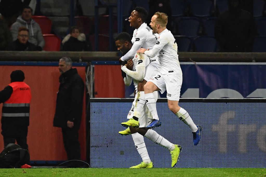 Thuram, yang merupakan putra bek legendaris Prancis Lilian Thuram, akhirnya membuyarkan mimpi PSG untuk mempertahankan gelarnya setelah sukses mengeksekusi penalti pada menit ke-90. Skor 1-2 bertahan hingga laga usai.