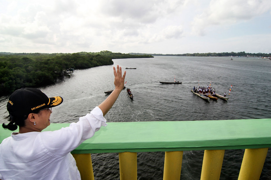 Jembatan Leta Oar Ralan sepanjang 322,80 meter dibangun menggunakan anggaran Surat Berharga Syariah Negara (SBSN) sebesar Rp 123,07 miliar yang menyambungkan Pulau Yamdena dengan Pulau Larat dan akan memberikan manfaat peningkatan perekonomian masyarakat serta akses kedua pulau tersebut.