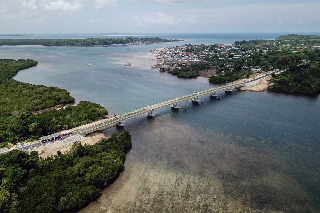 Waktu pelaksanaan pembangunan jembatan sejak Desember 2016 dan selesai pada November 2018 dengan kontraktor PT Nindya Karya dan konsultan pengawas PT Karuniya Data Konsultan - PT Nusvey KSO.  