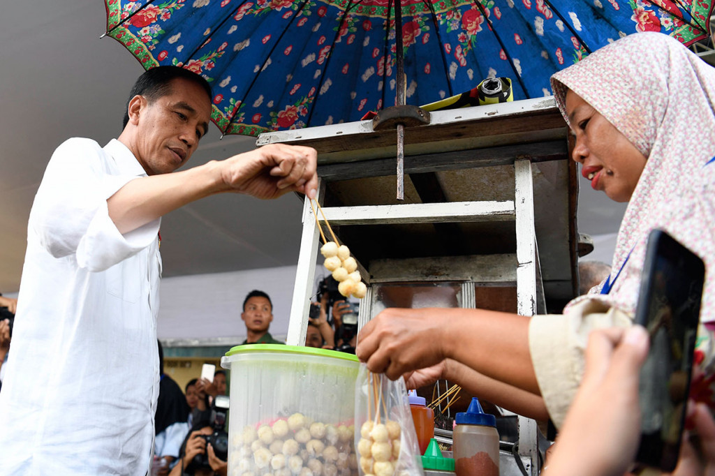 Dalam program Mekaar warga mendapat modal dari PNM sebesar Rp 2 juta. Presiden berharap dengan modal tersebut ibu-ibu nasabah program Mekaar dapat meningkatkan usahanya sehingga bisa membantu perekonomian keluarga.