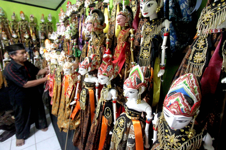 Kerajinan wayang tersebut mampu menembus pasar internasional seperti Belanda, Swiss dan Amerika, dengan kisaran harga Rp 450 ribu hingga Rp 5 juta sesuai dengan bentuk dan ukuran.