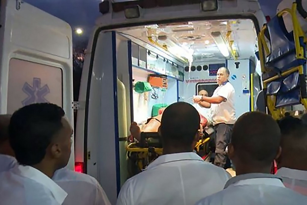 Tujuh orang, termasuk empat turis asing tewas, sementara 33 lainnya cedera dalam kecelakaan bus di jalan raya yang menghubungkan Kota Guantanamo dan Kota Baracoa.