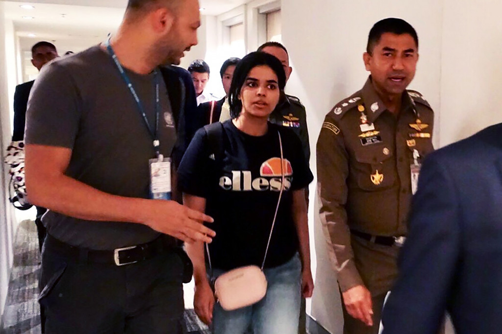 Qunun mengundang perhatian internasional pekan ini setelah ia mengurung dirinya di sebuah hotel bandar udara di Bangkok dan menolak dipulangkan ke keluarganya. Keluarga Qunun membantah melakukan kekerasan terhadapnya.