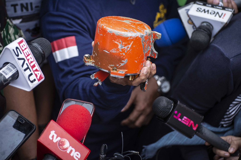 Bagian dari kotak hitam tersebut diserahkan ke pihak KNKT untuk dilakukan investigasi lebih lanjut. KNKT menyebut download data cokcpit voice recorder (CVR) Lion Air PK-LQP membutuhkan waktu satu jam bila kondisinya baik. CVR ditemukan tim KNKT dan TNI AL di kedalaman 30 meter di perairan Karawang.