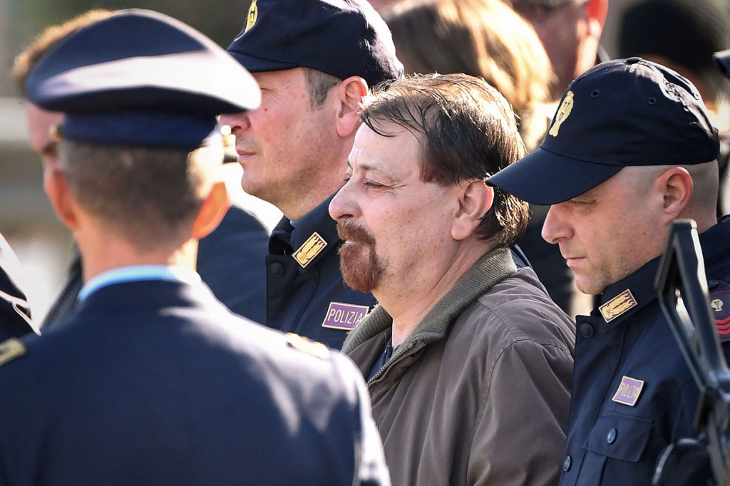 Battisti, 64 tahun, menghadapi hukuman penjara seumur hidup di Italia, tempat ia terbukti terlibat dalam empat pembunuhan pada tahun 1970-an. Ia menolak pertanggungjawabannya atas pembunuhan itu dan kabur dari penjara pada 1981. Dia kemudian tinggal di Prancis sebelum melarikan diri ke Brasil untuk menghindari ekstradisi.