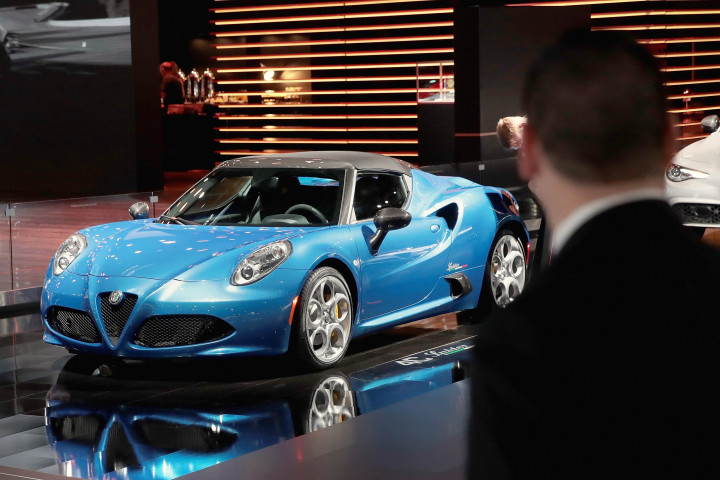 Alfa Romeo 5c Spider. Ini adalah versi convertible dari roadstrer produksi pabrikan legendaris asal Italia. 