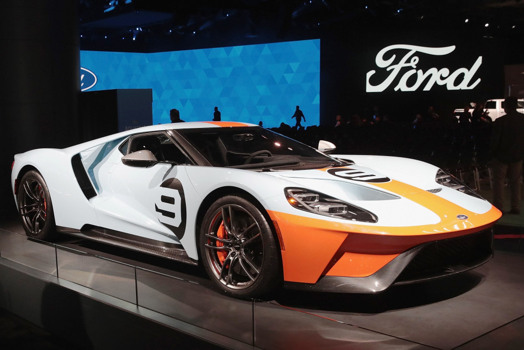 Ford GT. Meski sedang dilanda krisis keungan, Ford tidak mau absen dari ajang penting di kampung halamannya ini. 