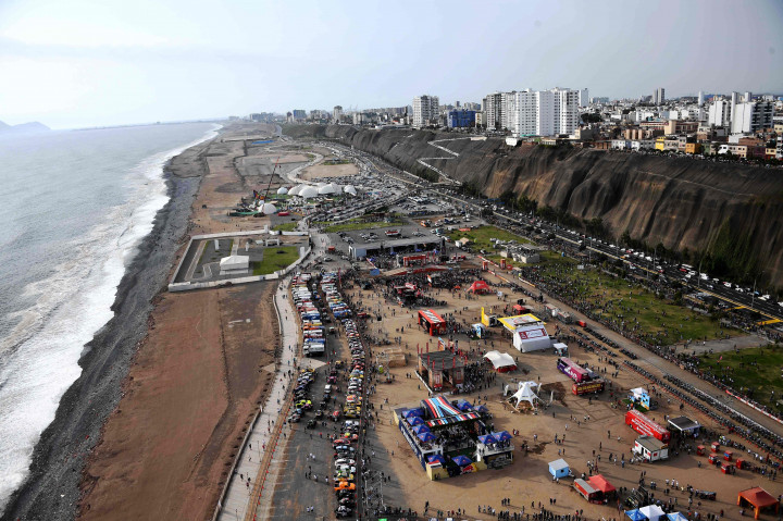 Garis start Dakar Rally 2019 di Lima. Tahun ini adalah kali pertama Dakar Rally tidak lintas negara seperti biasanya. Negara sekitar Peru mengundurkan diri sebagai tuan rumah dengan alasan ekonomi dan gejolak politik.  