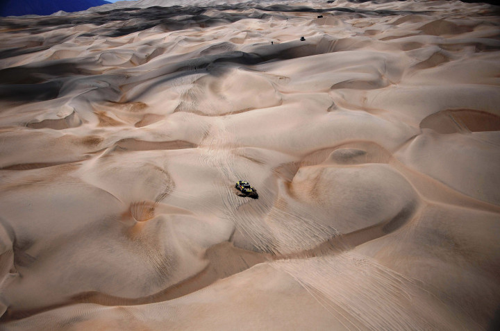 Rangkaian bukit pasir yang tampak landai seperti di etape enam ini menyembunyikan jebakan-jebakan maut. 