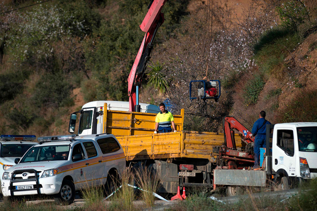 Ini adalah konfirmasi pertama bahwa Julen (nama balita berumur 2 tahun tersebut) diduga kuat berada di lubang sedalam 110 meter (360 kaki) itu, setelah anggota keluarga mengatakan korban jatuh pada Minggu saat lepas dari pengawasan orang tuanya.