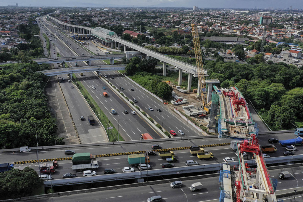 Pengerjaan proyek LRT Jabodebek tahap I rute Cawang-Cibubur, Cawang-Bekasi Timur dan Cawang-Kuningan-Dukuh Atas dengan panjang lintasan 44,43 kilometer itu secara keseluruhan telah mencapai 56,41 persen.