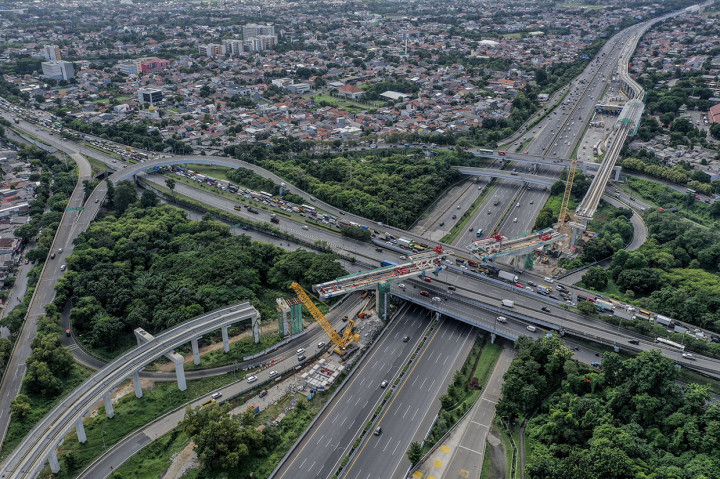 Pembangunan terus dikebut karena pada Juni 2019, uji coba kereta pertama akan mulai dilakukan.
