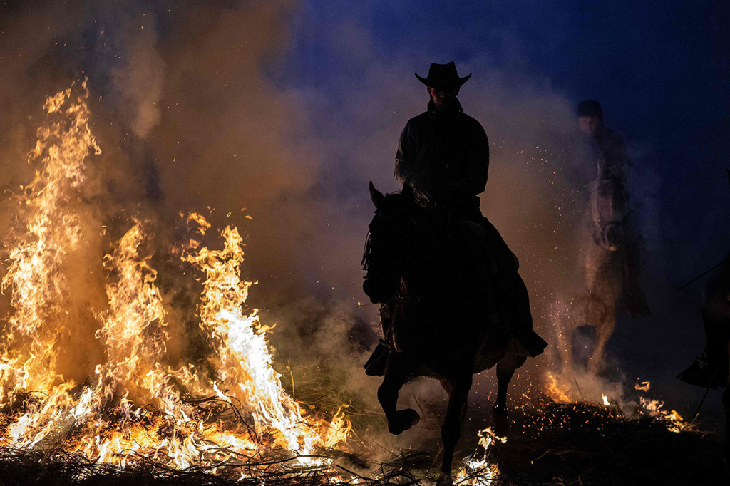 Tradisi unik ini merupakan bagian dari ritual untuk menghormati Santo Anthony yang diceritakan merupakan santo pelindung hewan.