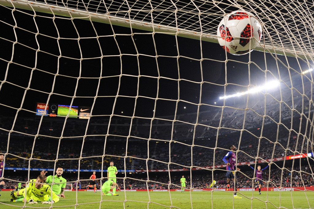 Ousmane Dembele jadi bintang terdepan hasil positif ini, lewat torehan sepasang gol (30', 31'). 