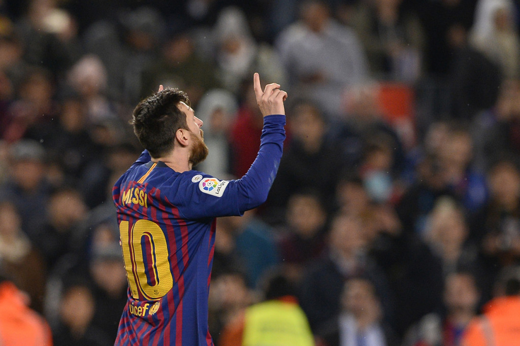 Satu gol tambahan ke gawang Levante membuat Messi menyamai salah seorang legenda Barcelona, Laszlo Kubala, dalam hal menjebol gawang lawan pada ajang Copa del Rey. Keduanya telah membukukan 49 gol selama berkostum Blaugrana.