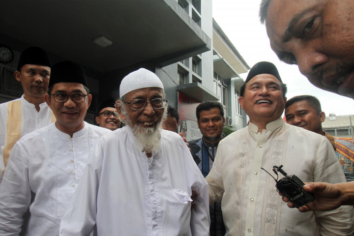 Yusril juga mengatakan Presiden telah memiliki banyak pertimbangan untuk membebaskan pimpinan Jamaah Anshoru Tauhid tersebut. Mendengar kabar tersebut, lanjut Yusril, Abu Bakar Ba'asyir pun menyambut positif. Bahkan, Ba'asyir bersedia tidak melakukan hal lain selain istirahat.