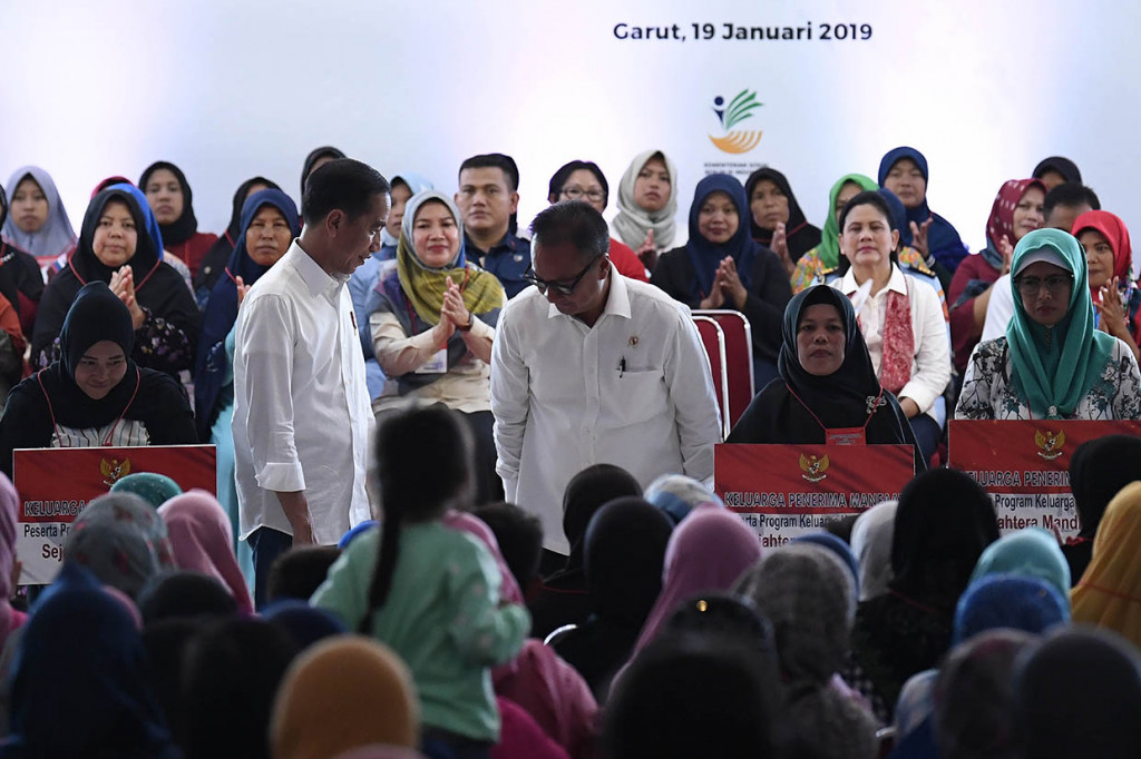 Presiden juga mengharapkan keluarga-keluarga prasejahtera semakin hari akan semakin tidak ada atau semakin berkurang.