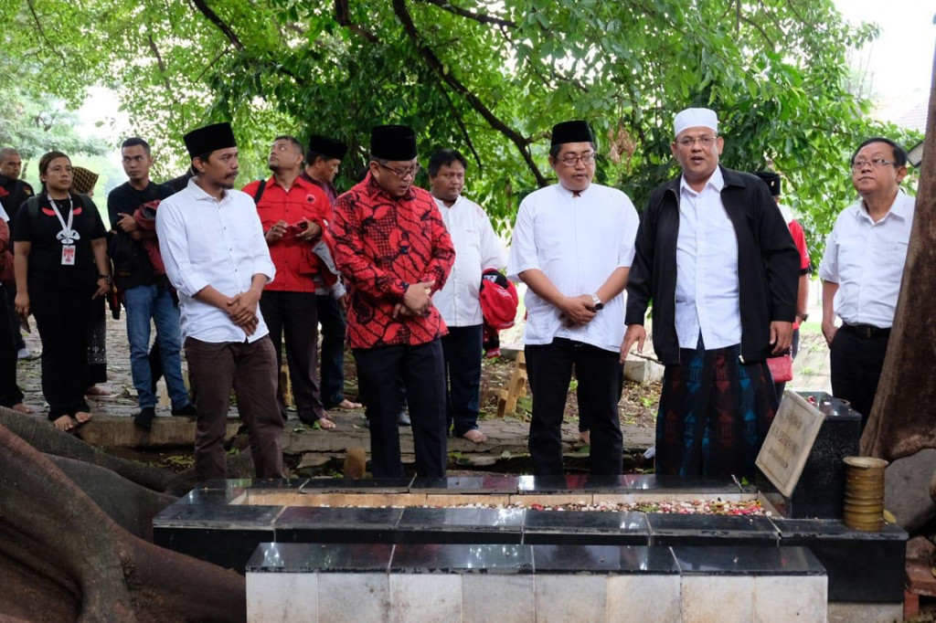 Adapun, safari dilakukan seharian penuh hingga Minggu besok, 20 Januari 2019. Sejumlah lokasi tujuannya adalah tempat-tempat yang berhubungan dengan sejarah dan budaya Jakarta, seperti makam Pangeran Jayakarta, pusat promosi kerajinan kayu Rawamangun, pasar tradisional Cakung, pusat kebudayaan Betawi Setu Babakan, hingga Kota Tua.