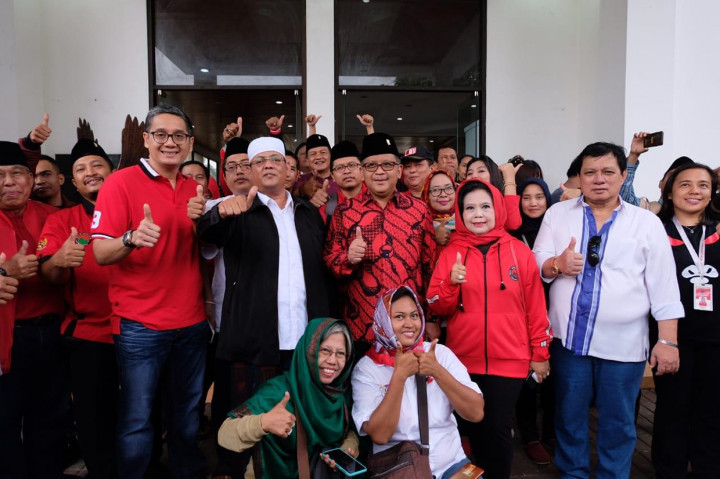 Hasto menegaskan, safari sekaligus dilakukan untuk meninggikan elektabilitas Jokowi-Ma'ruf di Jakarta. Ada juga Habib Sholeh, yang kerap mendampingi Ma'ruf Amin, turut menemui warga Jakarta dalam safari. Dua caleg PDIP dapil Jakarta, Putra Nababan dan Yanti Sukamdan, juga ikut bersama Hasto.