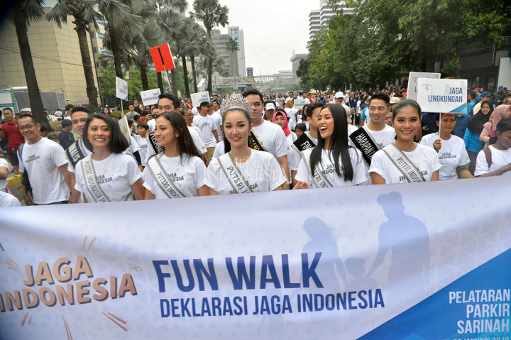 Para Putri Indonesi bersama dengan karyawan Media Indonesia dan keluaraga mengikuti acara fun walk serta deklarasi Jaga Indonesia.