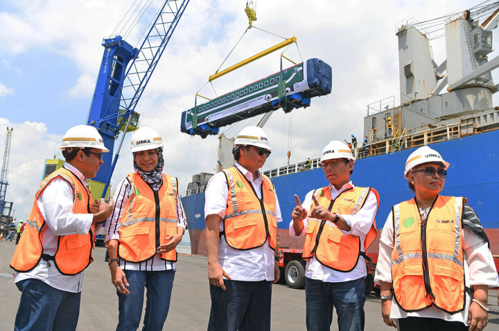 Direktur Utama PT INKA Budi Noviantoro menyatakan PT INKA menjadi pemenang tender pengadaan kereta penumpang untuk Bangladesh Railway pada 2017 dengan total nilai kontrak sebesar USD 100,89 juta. Sekadar informasi, pada 2016 PT INKA juga mengekspor 150 kereta senilai USD 72,39 juta ke Bangladesh, serta 50 kereta di negara tujuan sama dengan nilai kontrak USD 13,8 juta pada 2006.