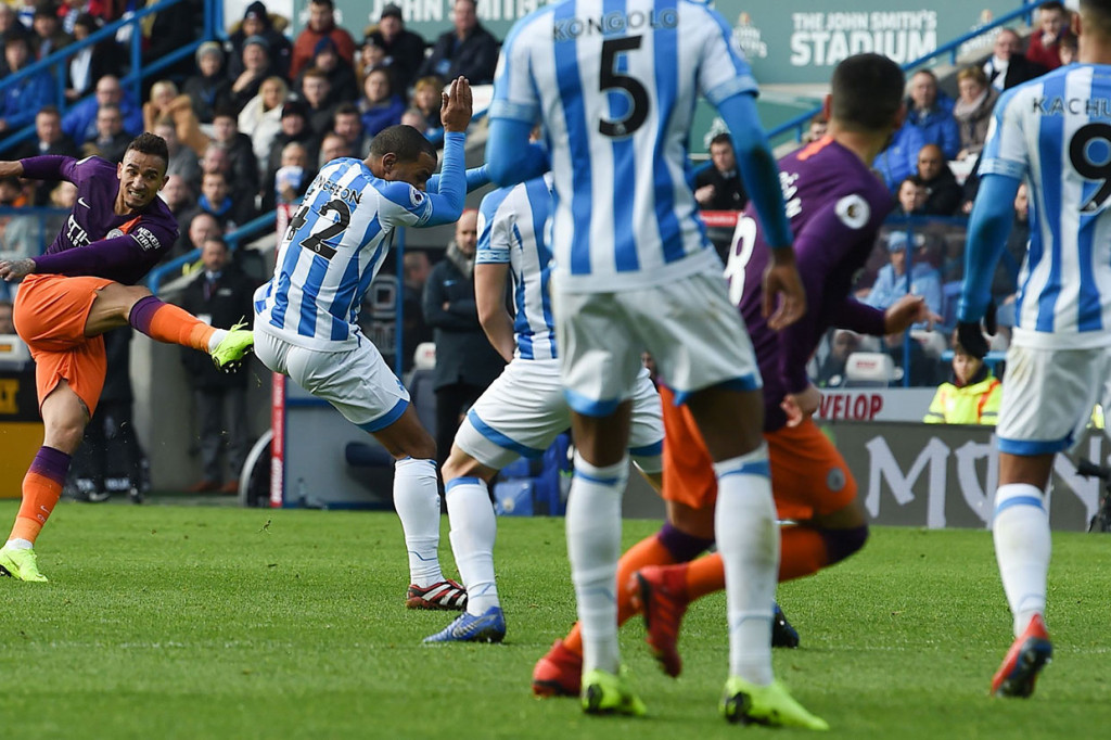 City mengawali keunggulannya lewat tendangan Danilo di menit 18. Tendangan keras pemain asal Brasil dari luar kotak penalti terdefleksi pemain lawan, yang membuat kiper Huddersfield mati langkah, dan bola meluncur masuk ke gawang. 