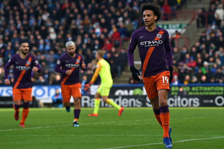 Sane melakukan selebrasi usai menjebol gawang Jonas Lossl.