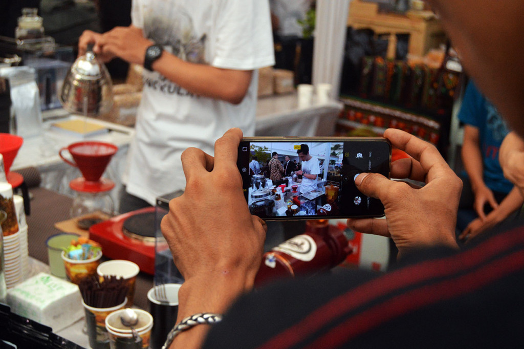 Sejumlah acara digelar dalam festival ini. Salah satunya kompetisi manual brew atau seduh manual. Kompetisi diikuti 30 tenant penjual kopi. 