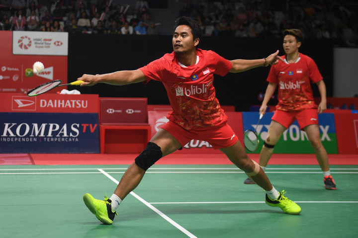 Tontowi/Liliyana menang dengan skor 21-15 dan 21-15. 